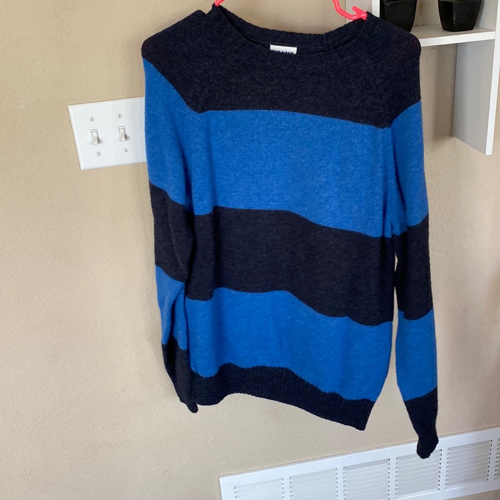 Old Navy sweater size medium